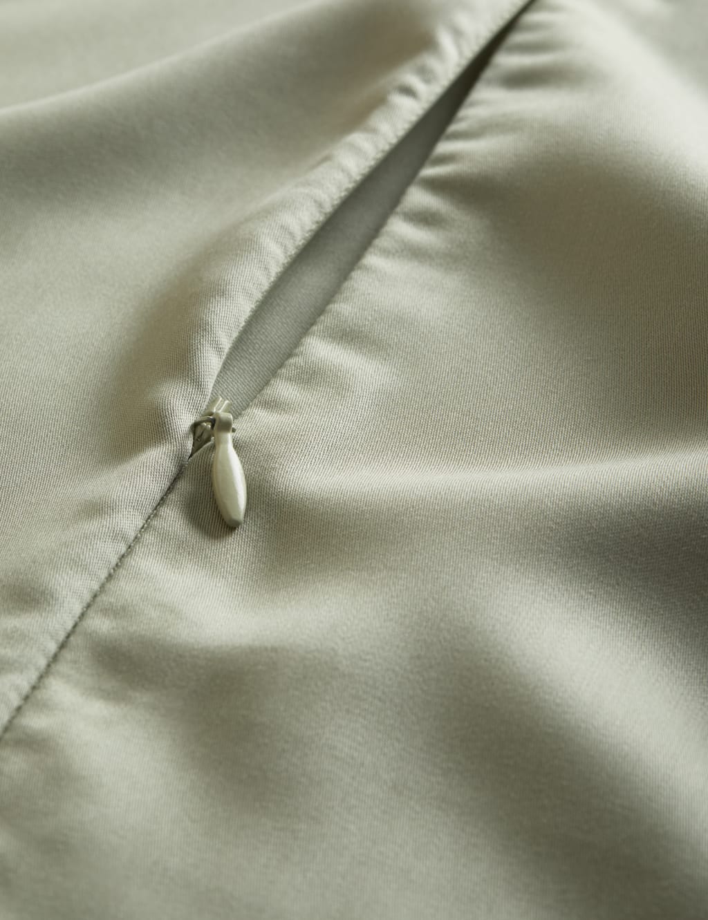 The Ultimate Soft & Silky Bedding Set 6 of 6