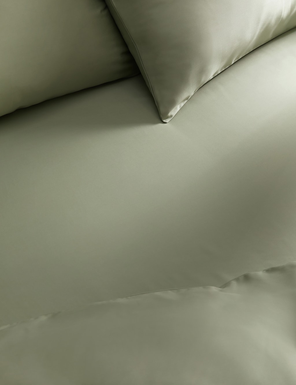 The Ultimate Soft & Silky Multi-Depth Fitted Sheet 1 of 3