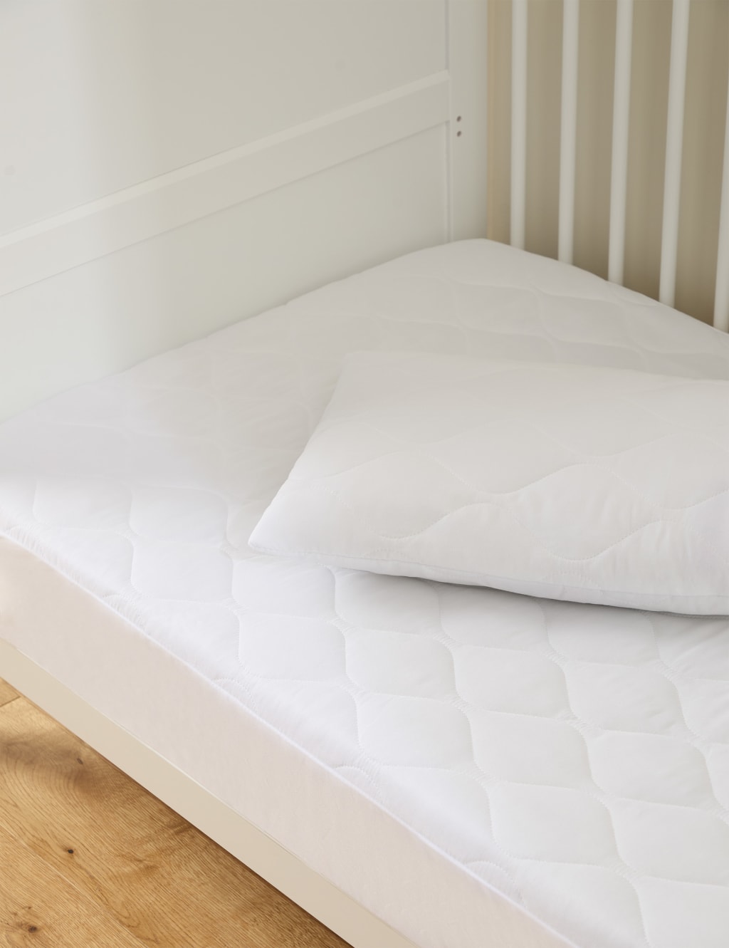 Waterproof cot bed mattress protector cheap