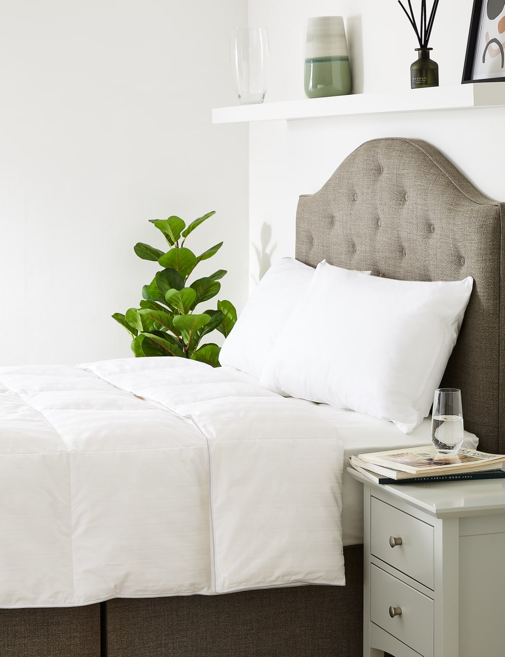 Luxury Hungarian Goose Down 4.5 Tog Duvet 1 of 5