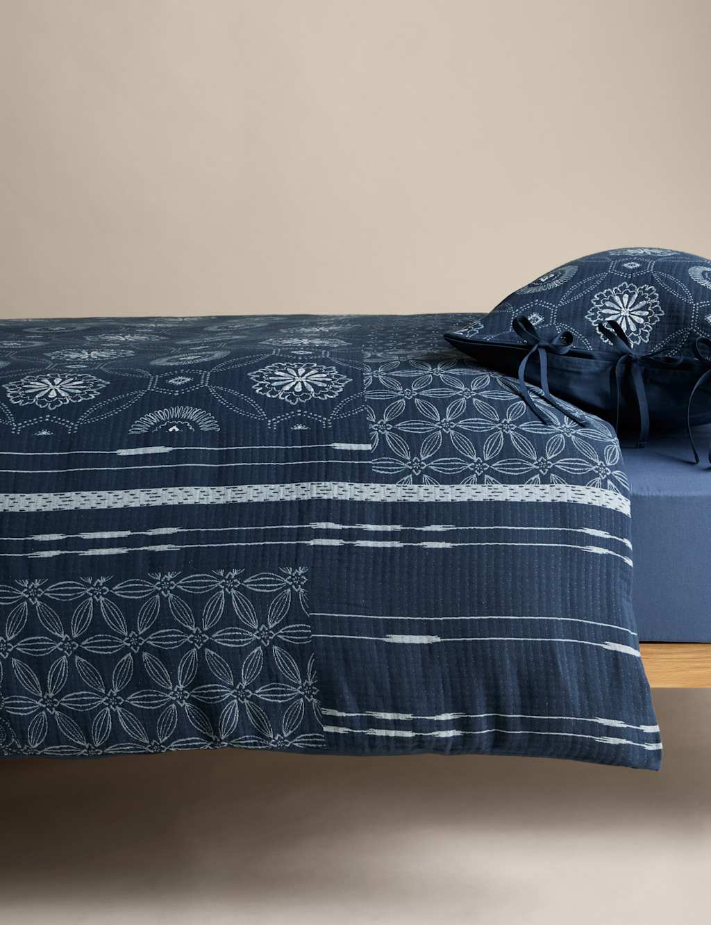 Pure Cotton Kouya Jacquard Bedding Set 5 of 7