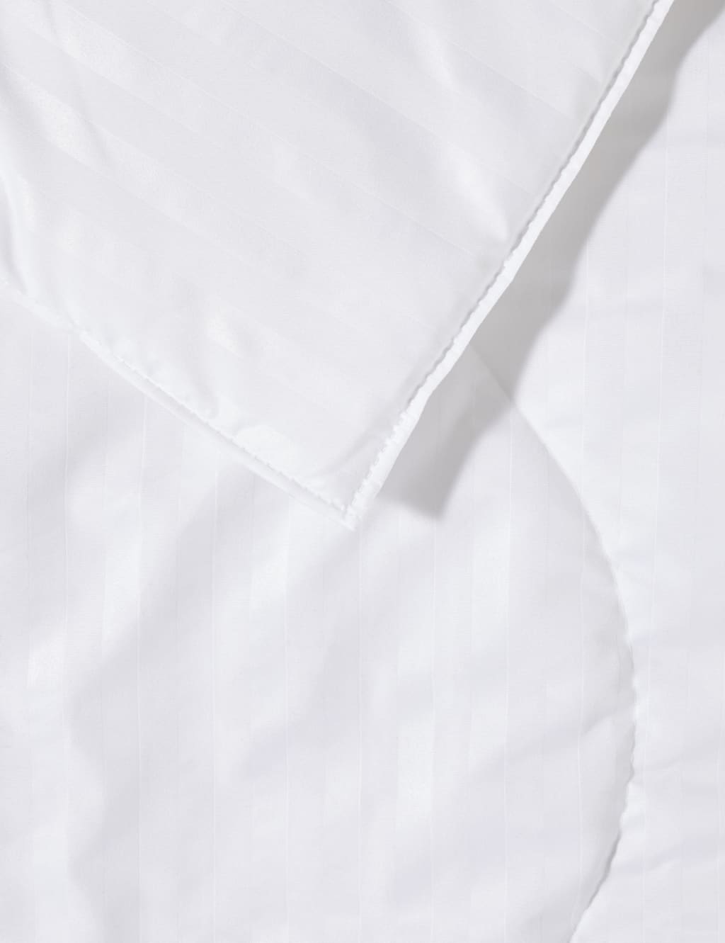 Cosy & Light 4.5 Tog Duvet 2 of 3