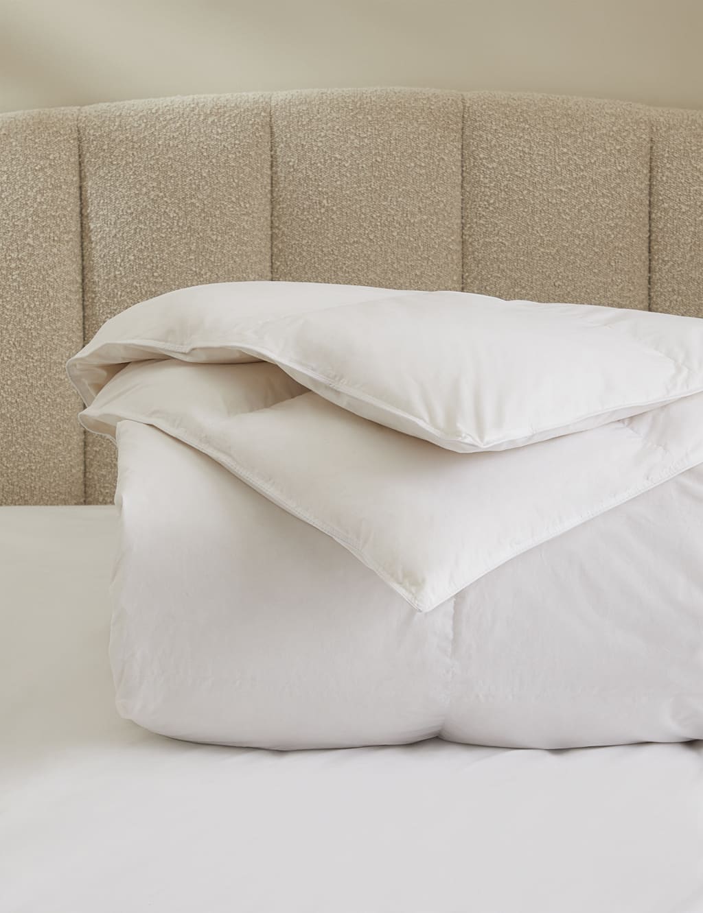 Luxury Duck Down 13.5 Tog Duvet 3 of 4