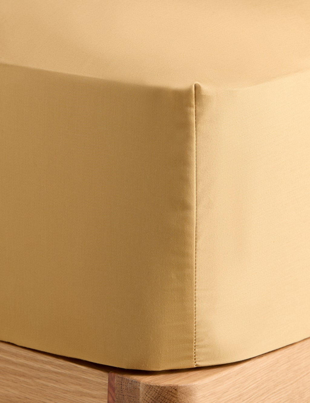 Egyptian Cotton Sateen 400 Thread Count Extra Deep Fitted Sheet 2 of 3