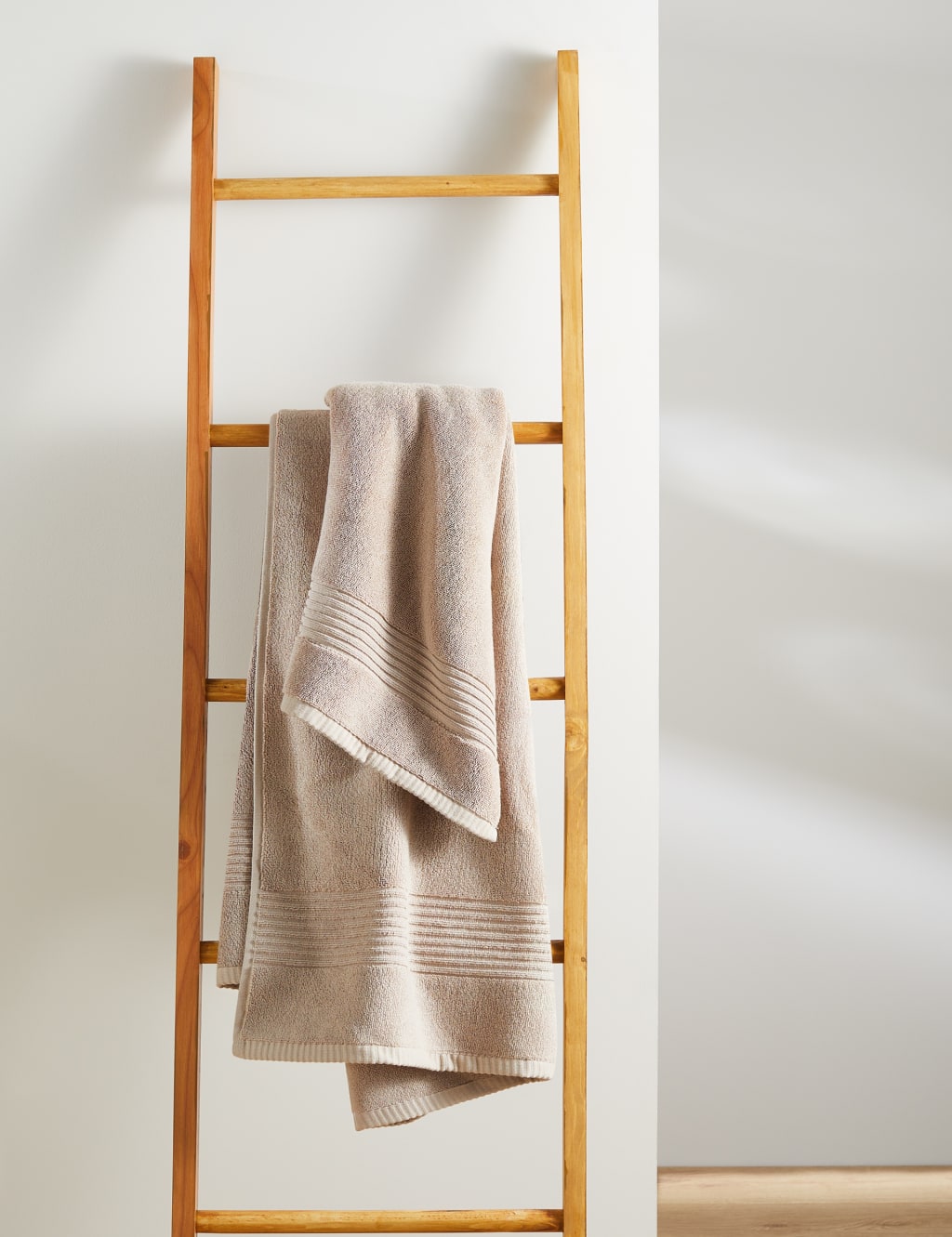 Egyptian Cotton Luxury Heavyweight Towel 4 of 6
