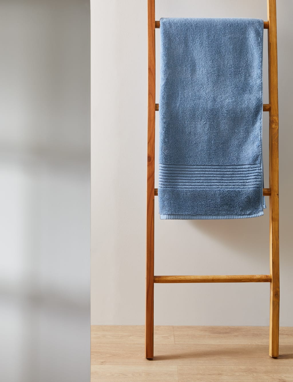 Luxury Egyptian Cotton Towel 4 of 7