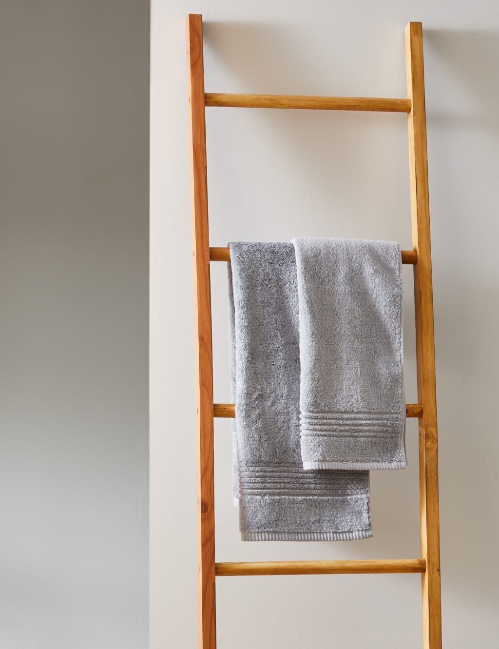 Luxury Egyptian Cotton Towel 4 of 7