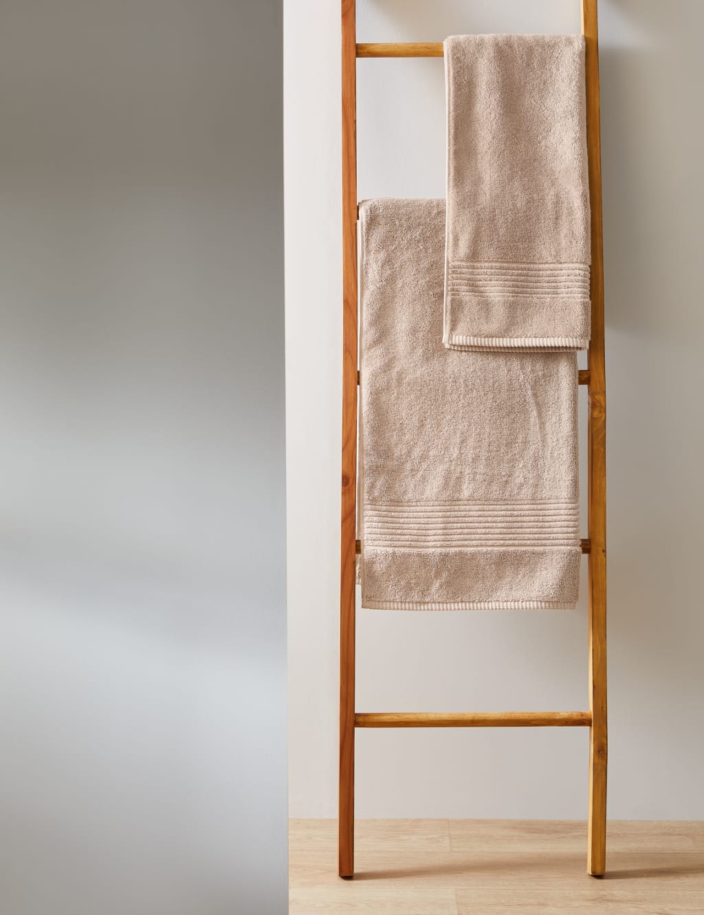 Luxury Egyptian Cotton Towel 4 of 9