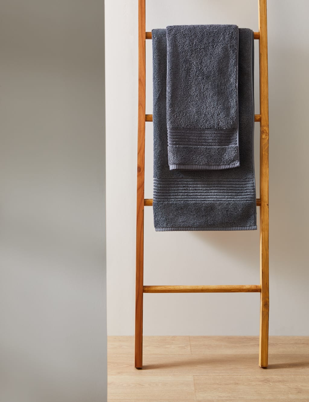 Luxury Egyptian Cotton Towel 4 of 7