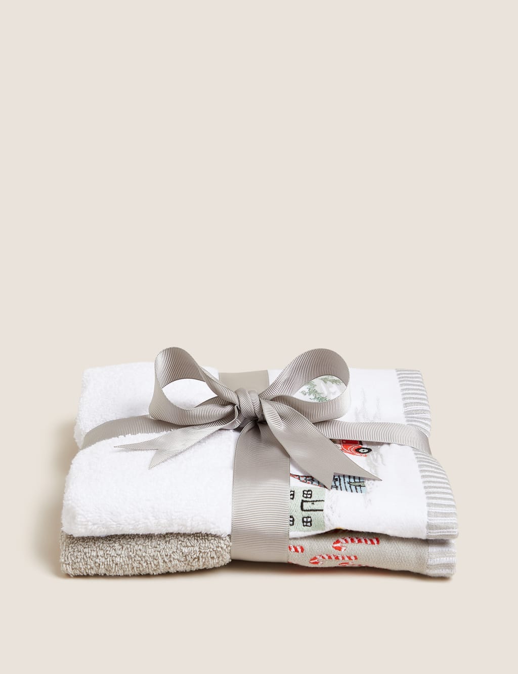 Set of 2 Pure Cotton North Pole Towels 4 of 8
