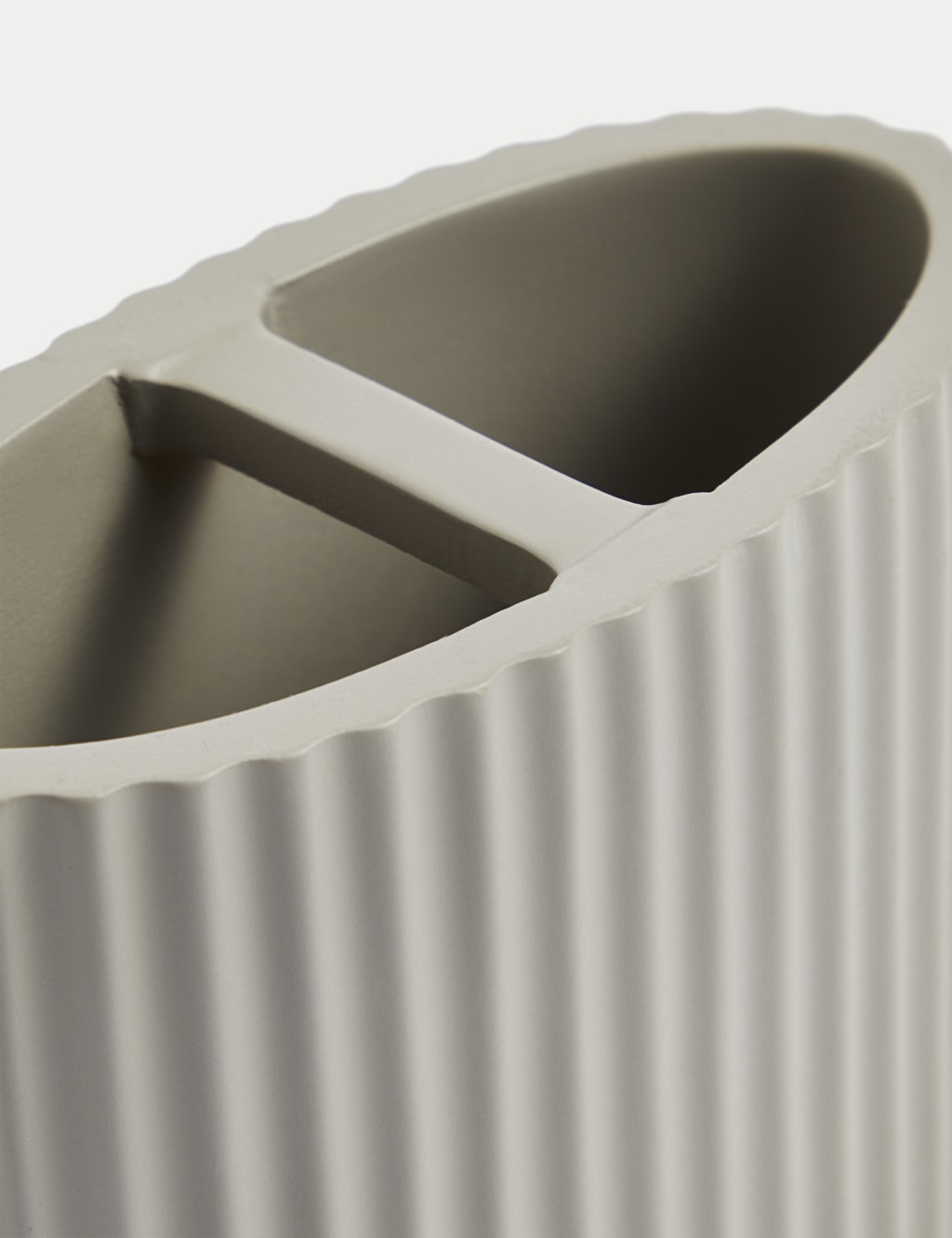 Ribbed Resin Toothbrush Holder 2 of 2