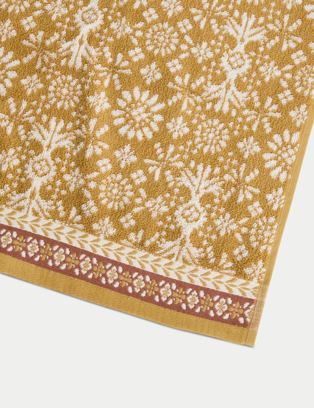 Pure Cotton Geometric Tile Pattern Towel 2 of 5