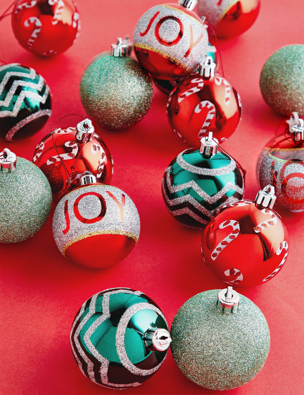 Set of 16 Shatterproof Christmas Baubles 1 of 2