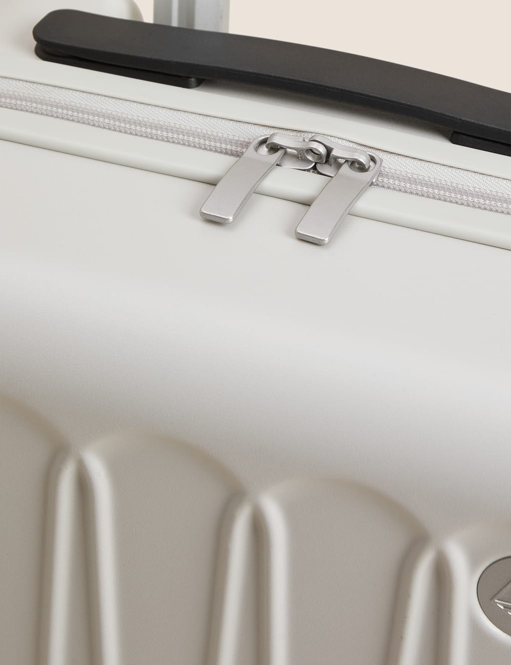 Amalfi 4 Wheel Hard Shell Cabin Suitcase 4 of 5