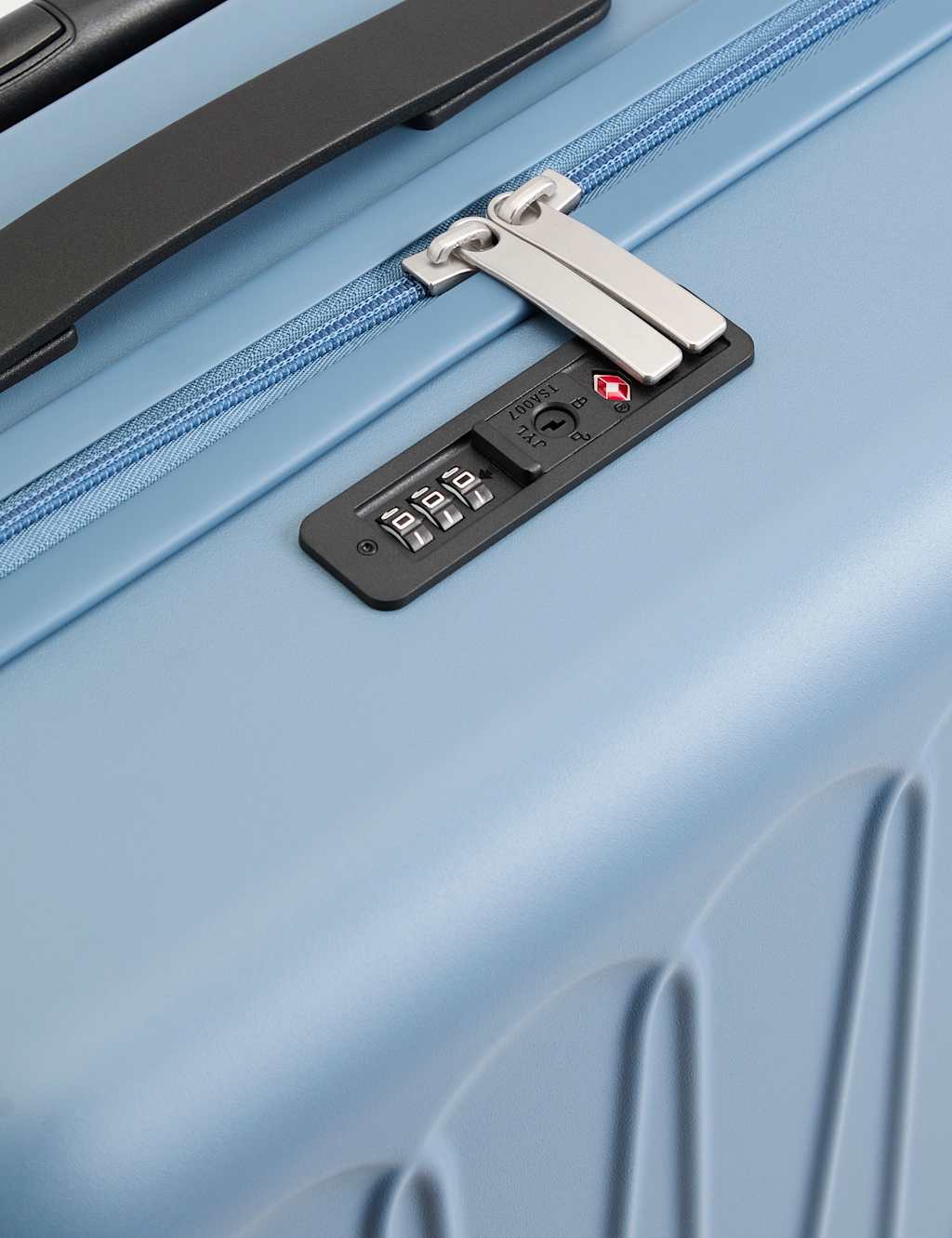 Amalfi 4 Wheel Hard Shell Medium Suitcase 3 of 6