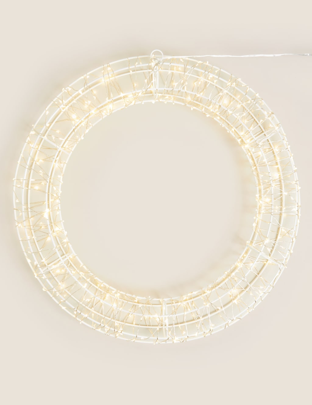 Large Pre-Lit Wreath 3 of 4
