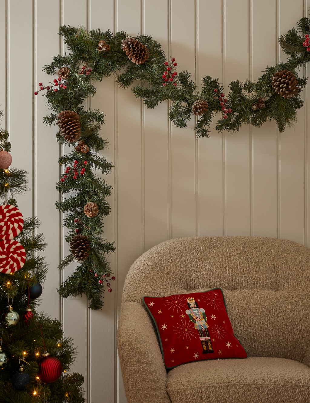12ft Unlit Berry Garland 1 of 2