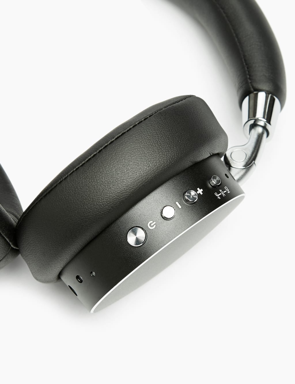 Noise Cancelling Headphones 4 of 4