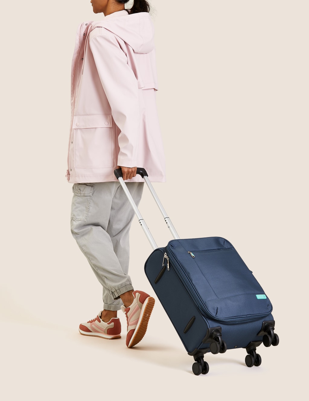 Seville 4 Wheel Soft Cabin Suitcase 7 of 8