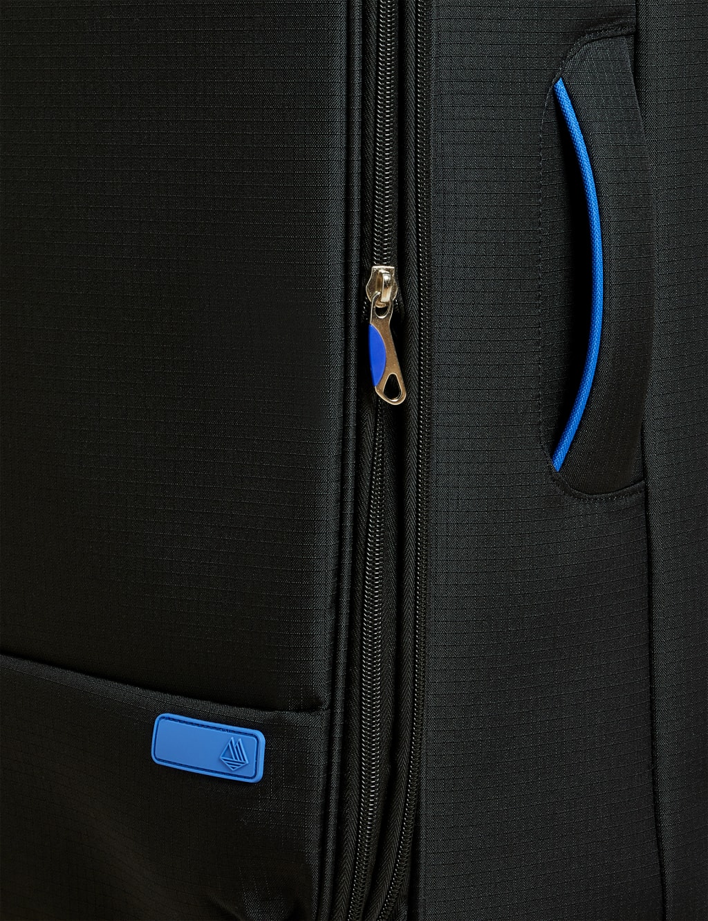 Seville 4 Wheel Soft Medium Suitcase 4 of 6
