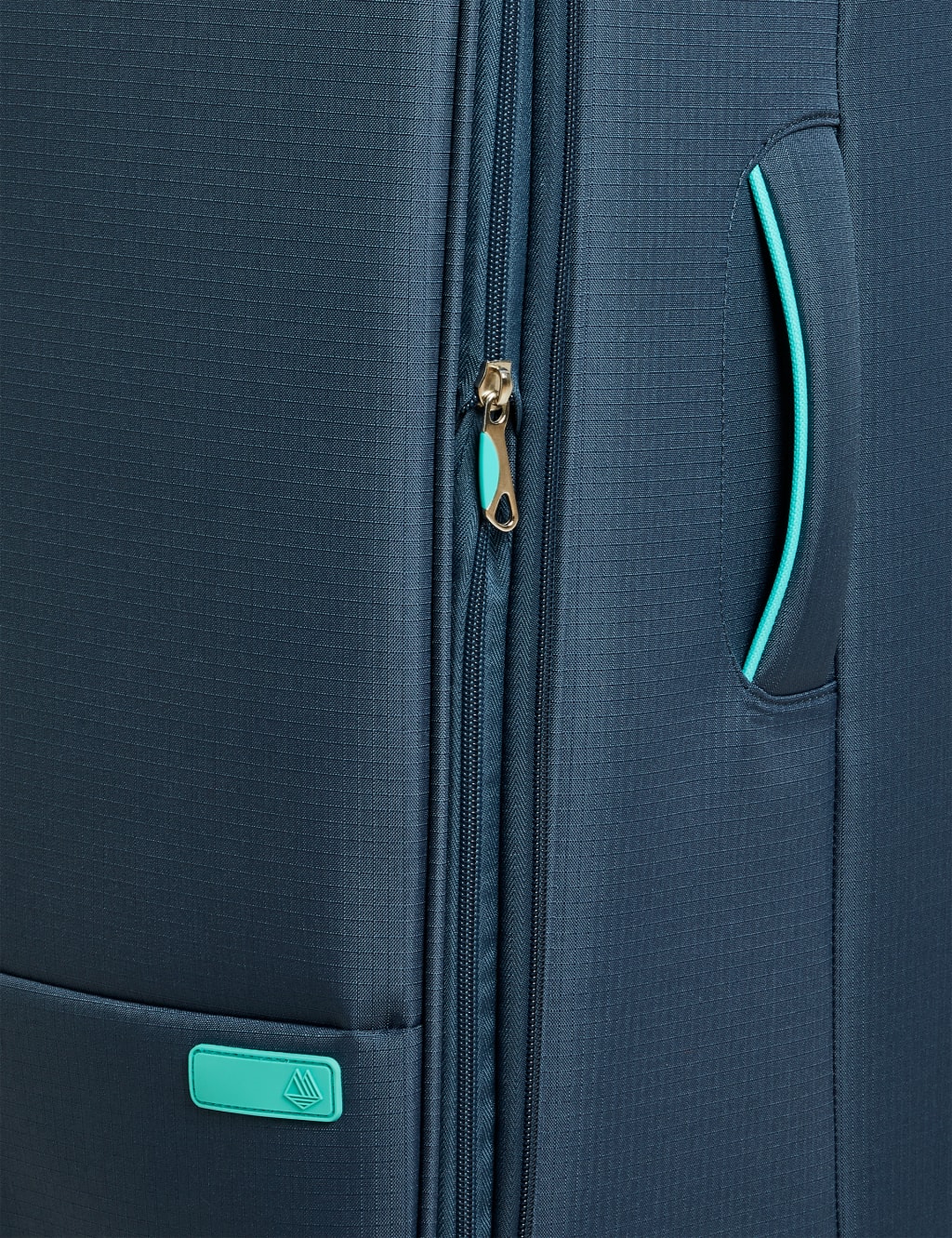 Seville 4 Wheel Soft Large Suitcase 4 of 8
