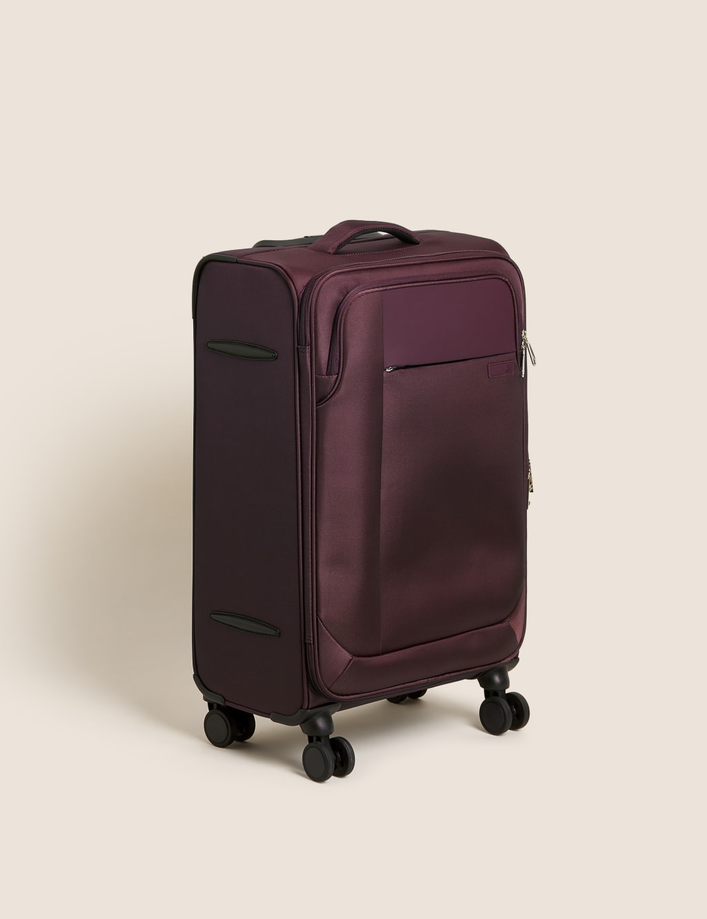 Medium sized suitcase with wheels clearance