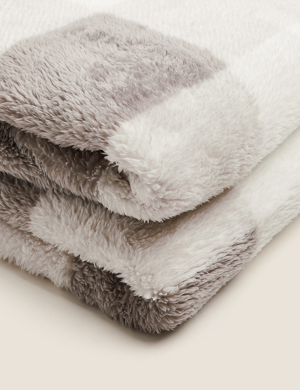 Checked Luxury Throw 3 of 7