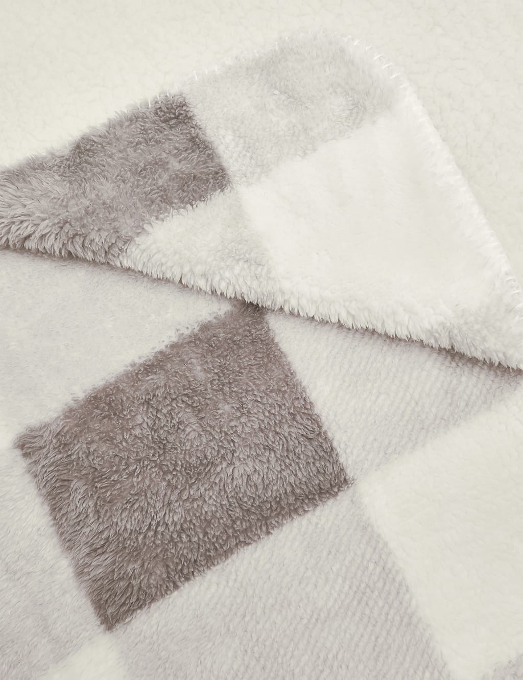 Checked Luxury Throw 4 of 7