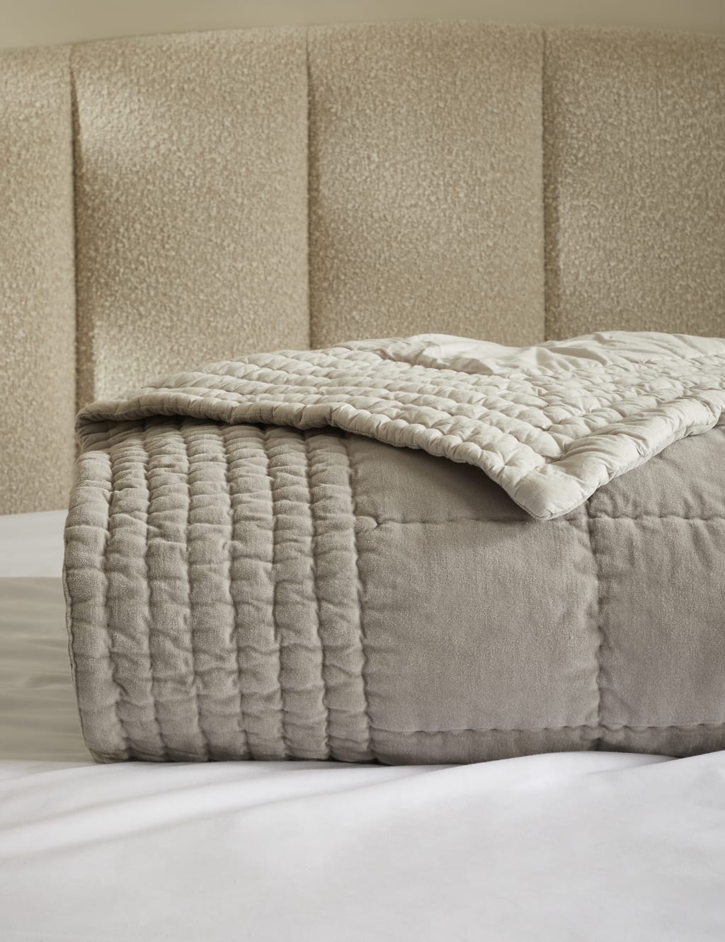 Cotton Velvet Quilted Bedspread 3 of 3