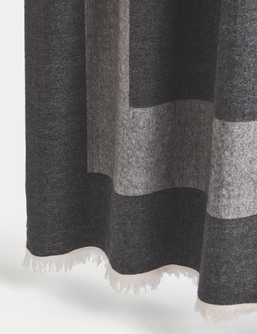 Border Throw 2 of 4