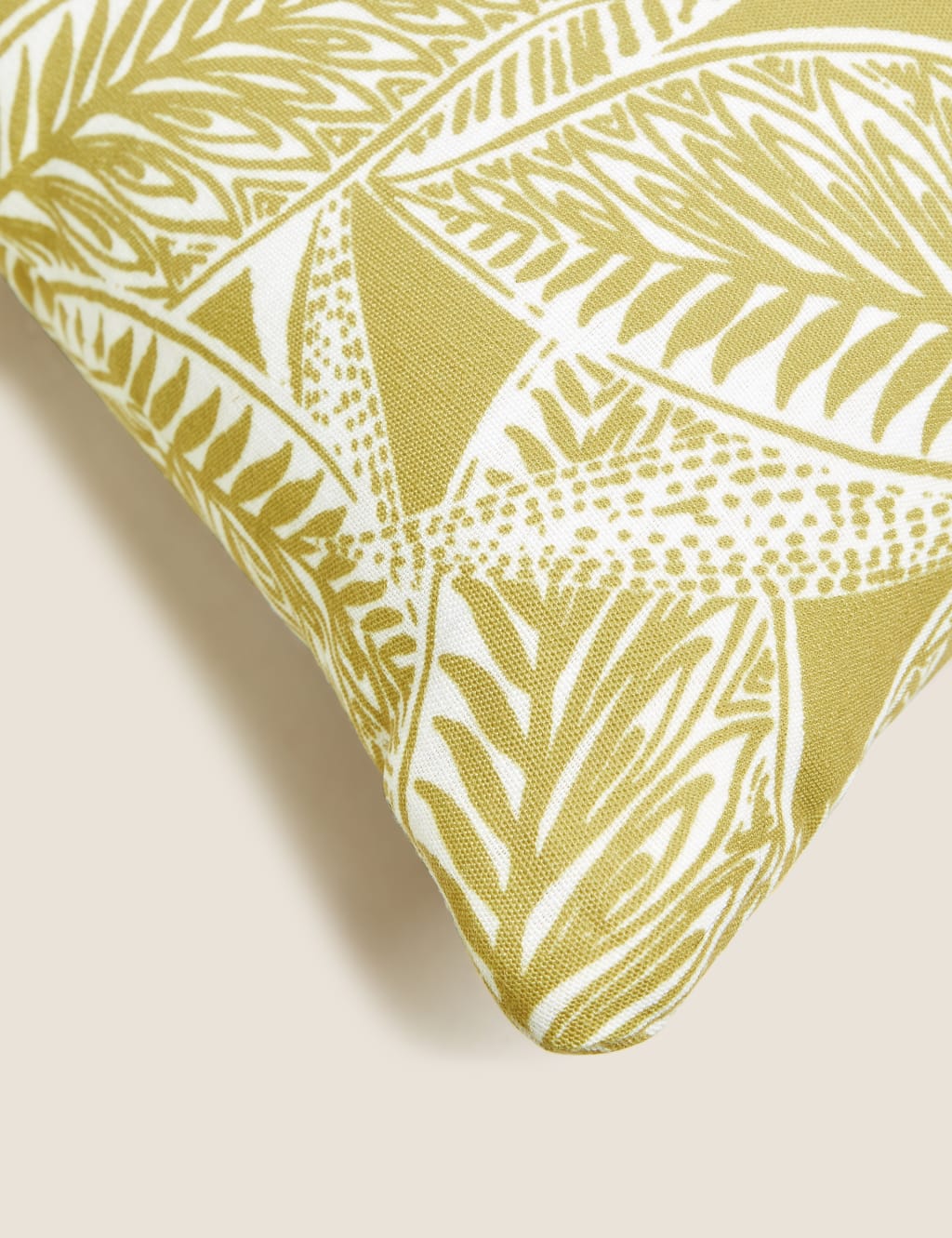 Set of 2 Palm Print Outdoor Cushions 6 of 10