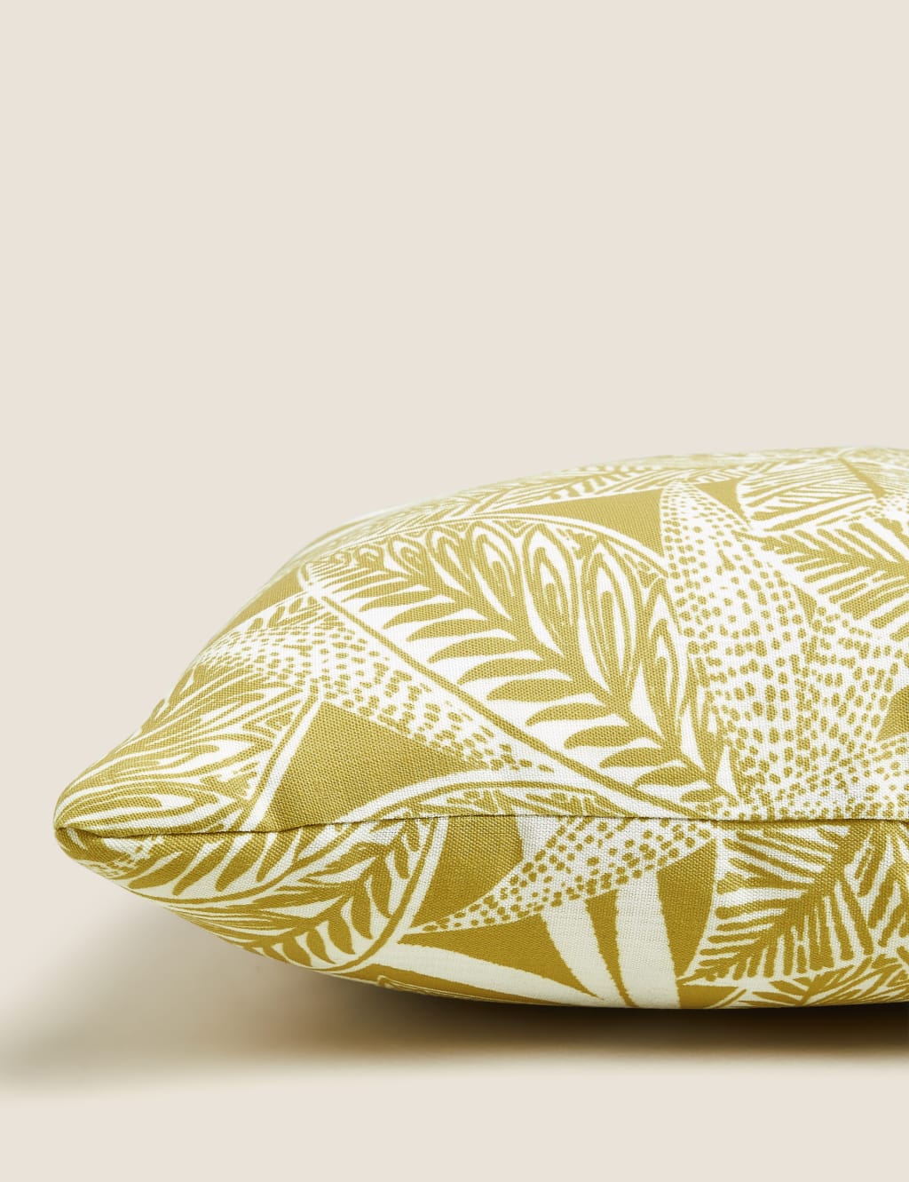Set of 2 Palm Print Outdoor Cushions 2 of 10