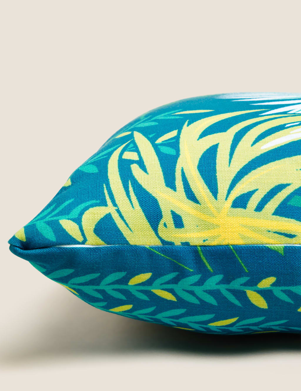 Set of 2 Leaf Print Outdoor Cushions 2 of 10
