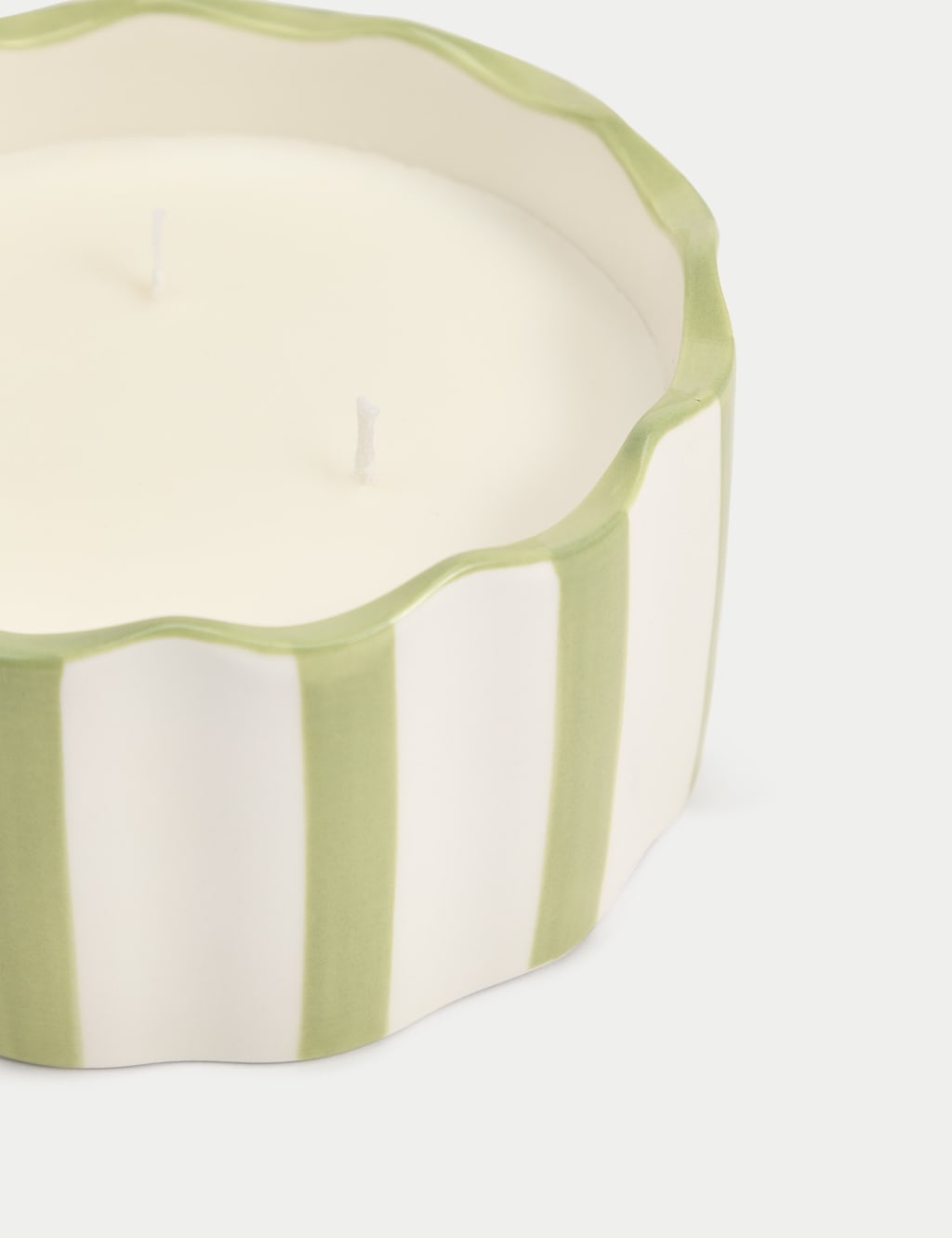 Yuzu & Pomegranate Scallop 3 Wick Candle 2 of 3