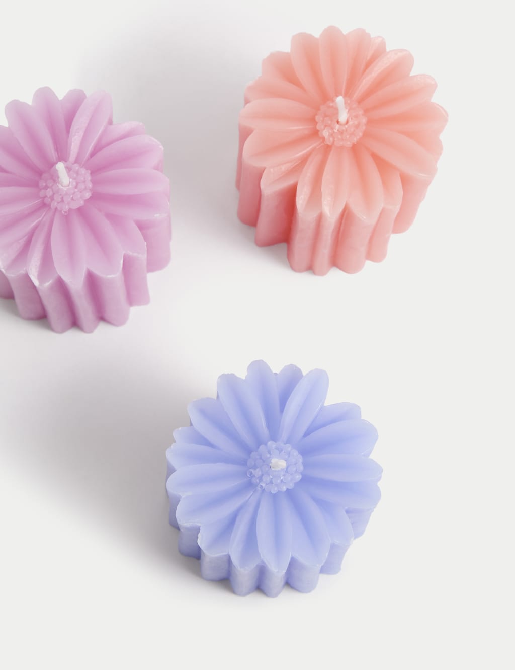 Set of 3 Mini Flower Candles 2 of 3