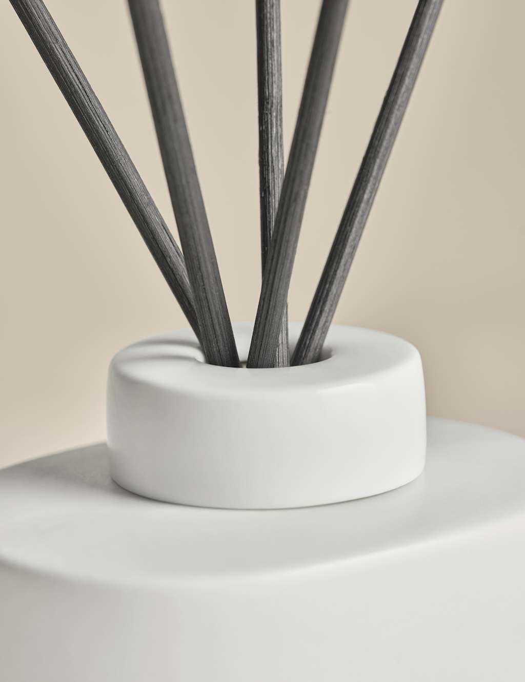 No. 1 Fragrance 200ml Diffuser 4 of 7