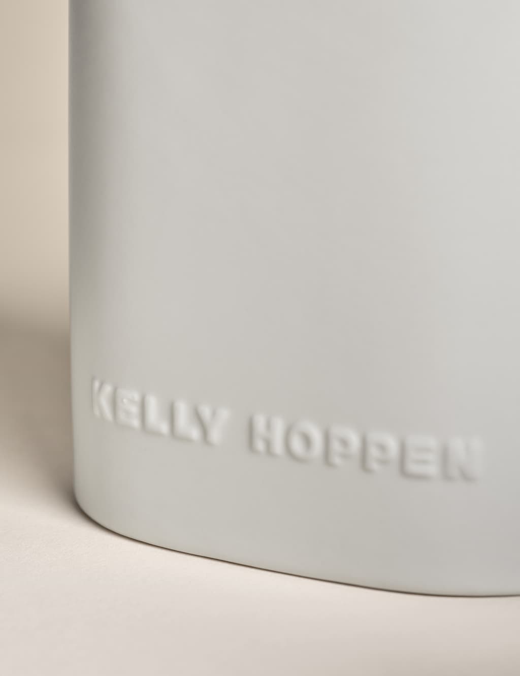No. 1 Fragrance Ceramic Candle 4 of 7
