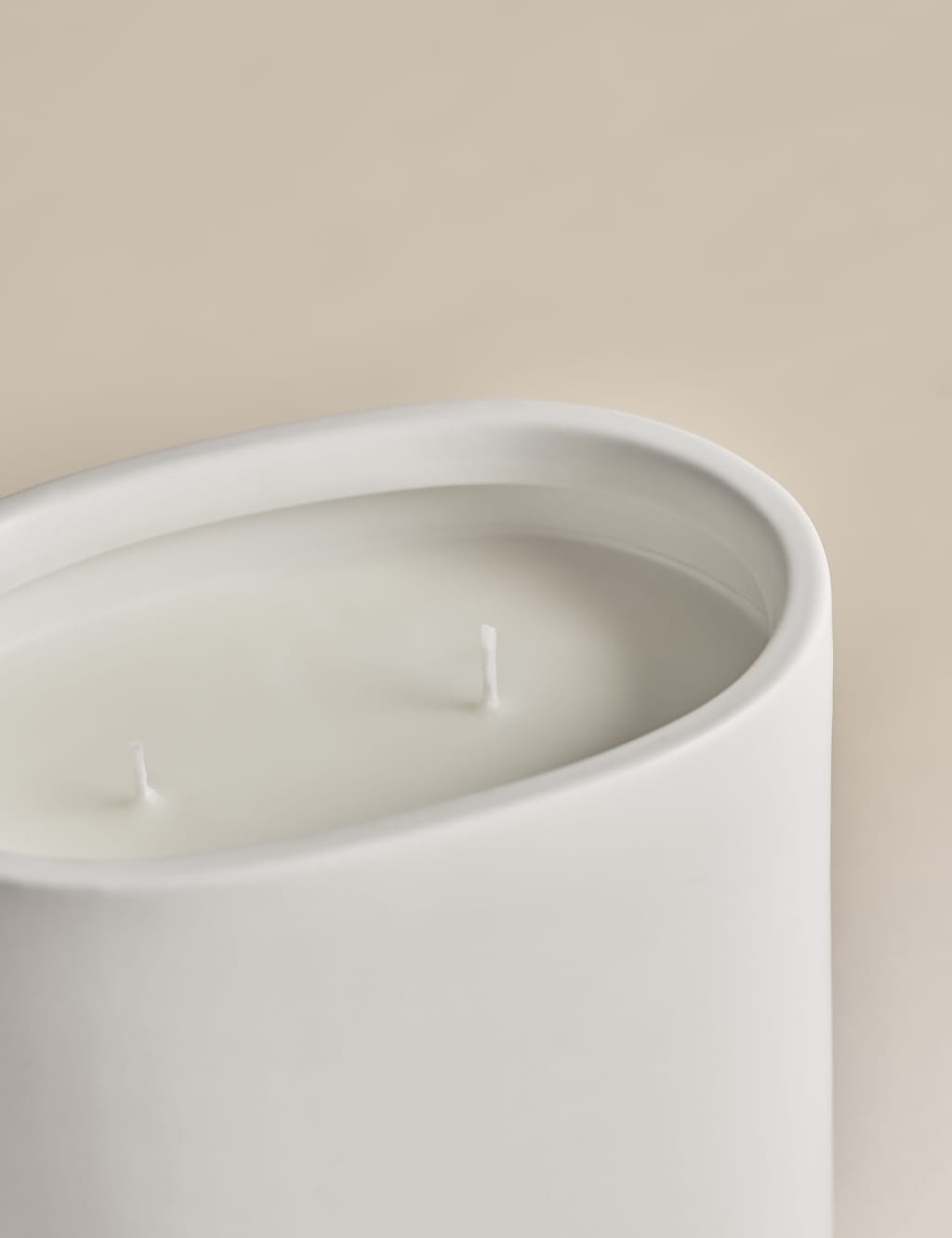 No. 1 Fragrance Large Oval Candle 4 of 6