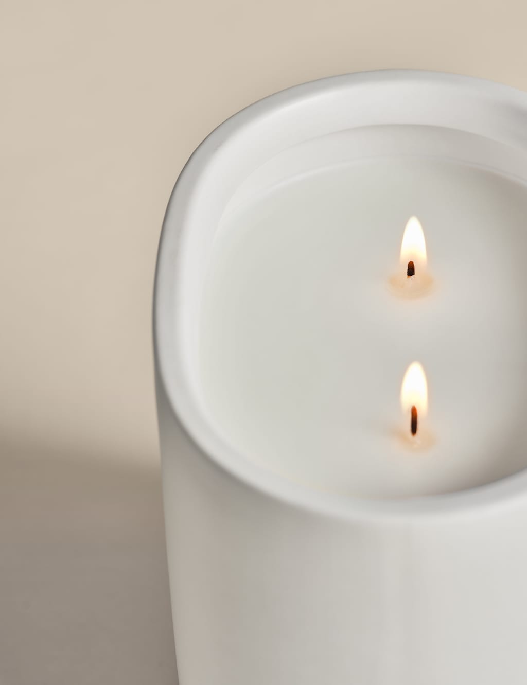No. 1 Fragrance Large Oval Candle 2 of 6
