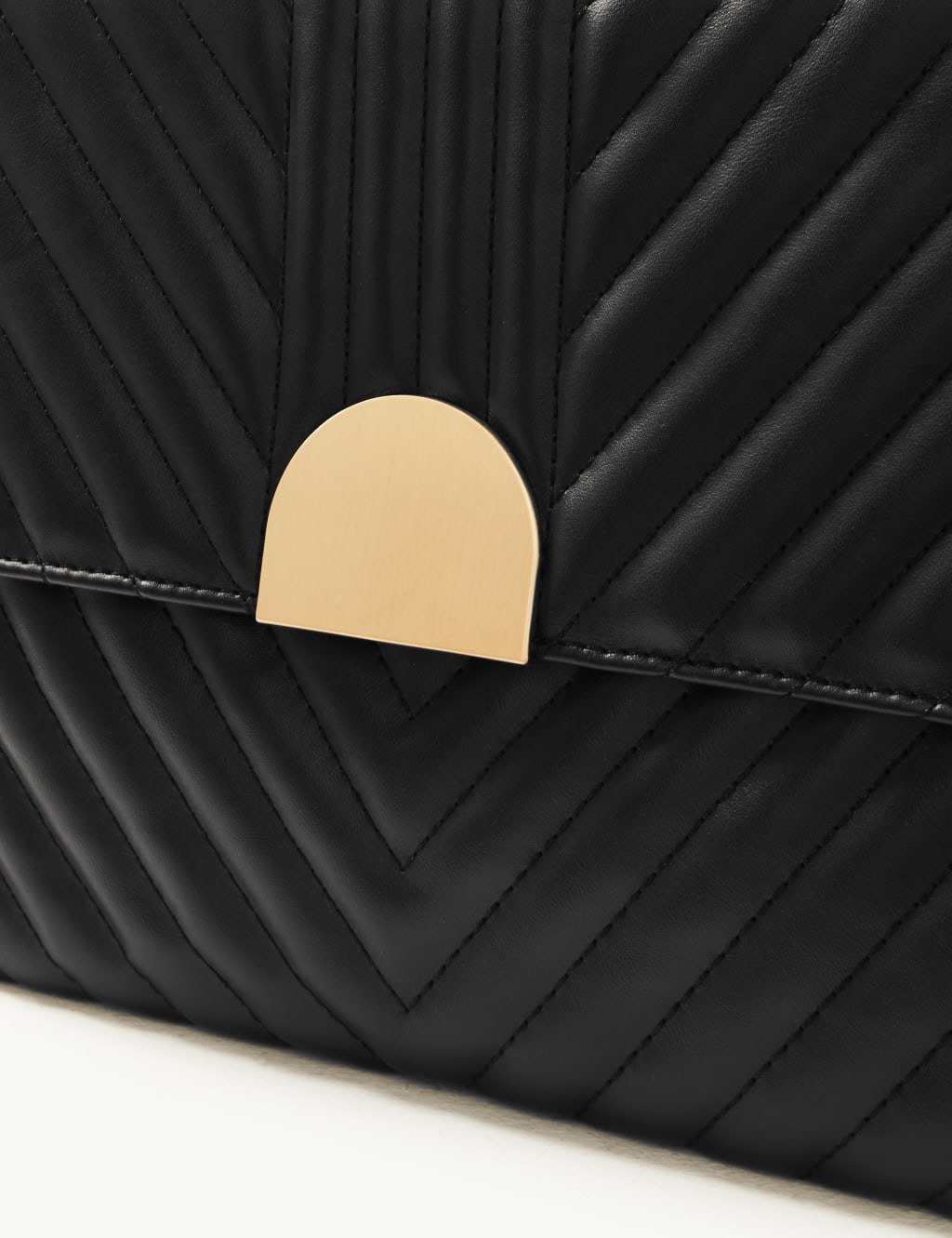 Chain Detail Quilted Shoulder Bag 6 of 6