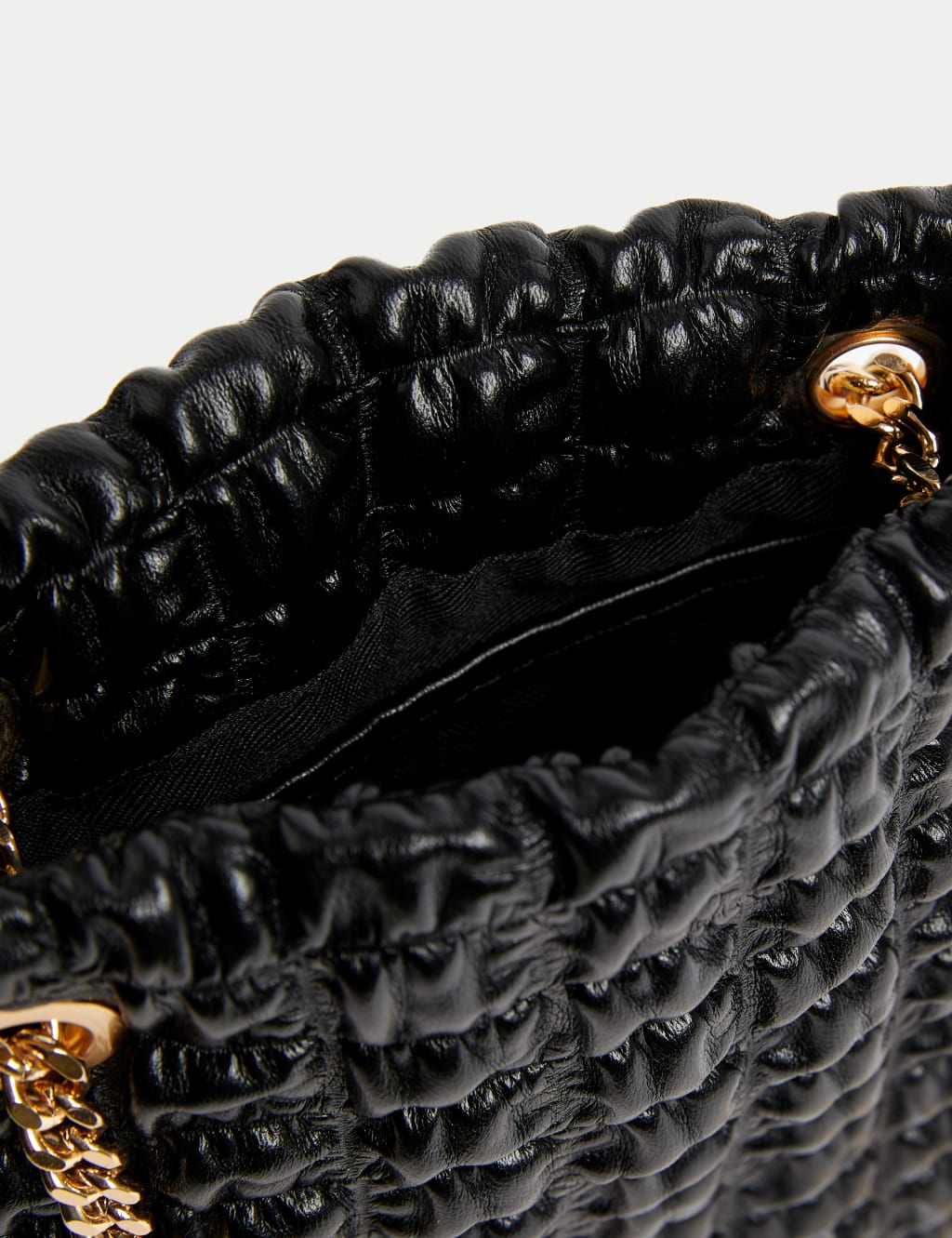 Quilted bag with gold chain store