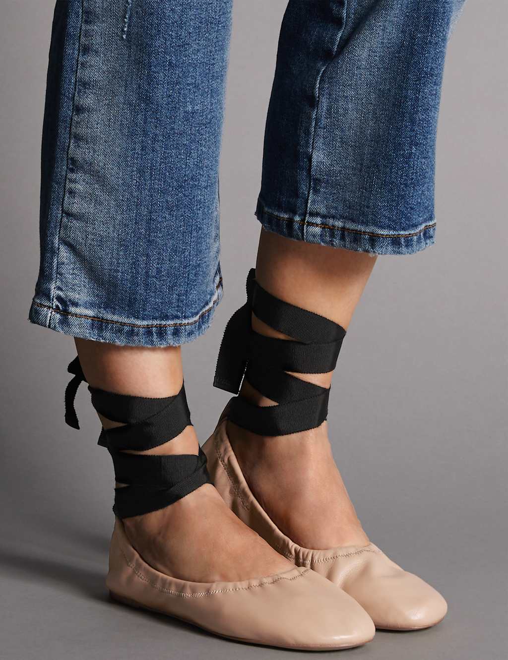 Pump Shoes with Insolia Flex® 1 of 6
