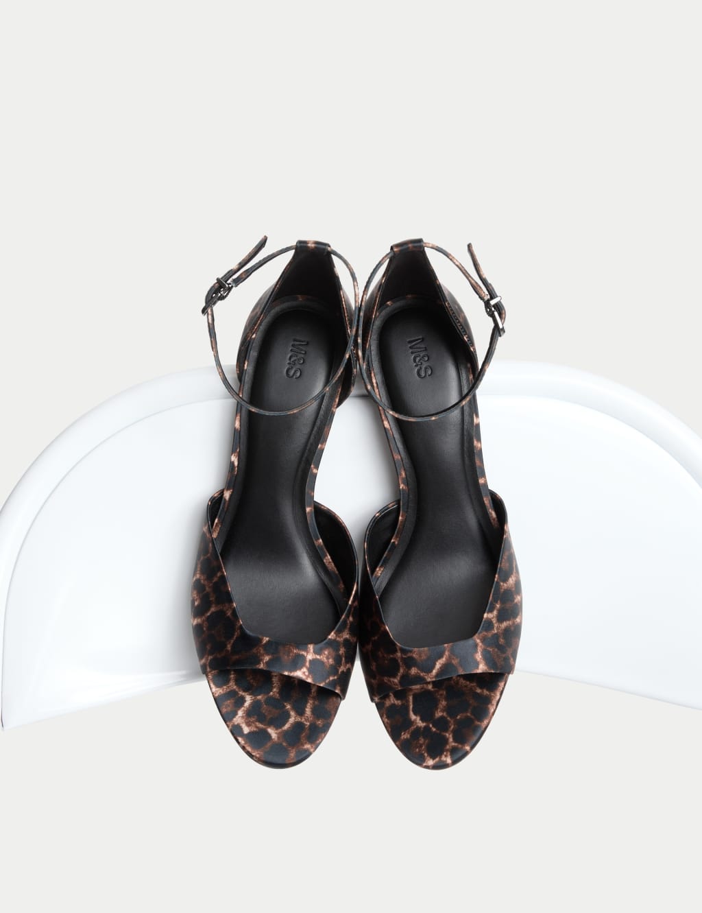 M and s womens sandals shop