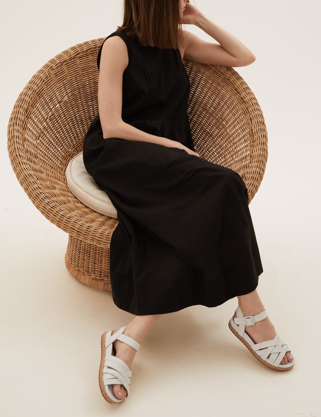 Leather woven flat sandals top