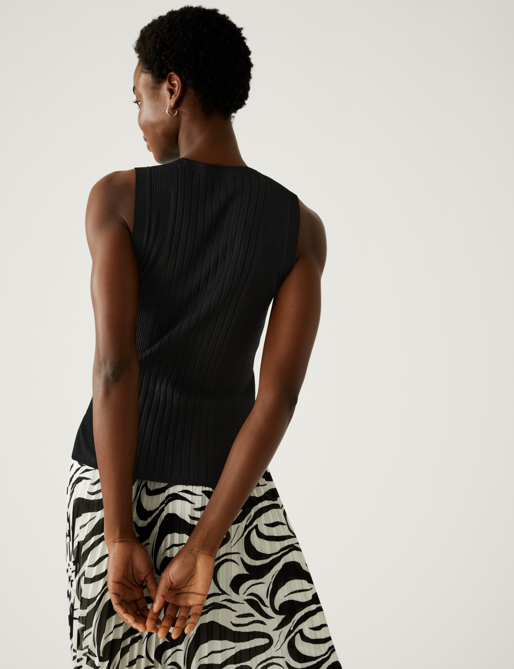Ribbed Crew Neck Fitted Knitted Vest 5 of 6