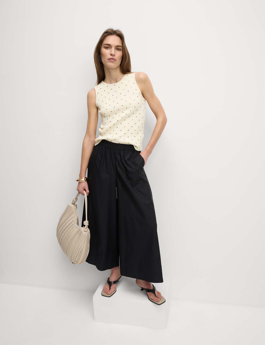 Embellished Ribbed Crew Neck Knitted Vest 3 of 6