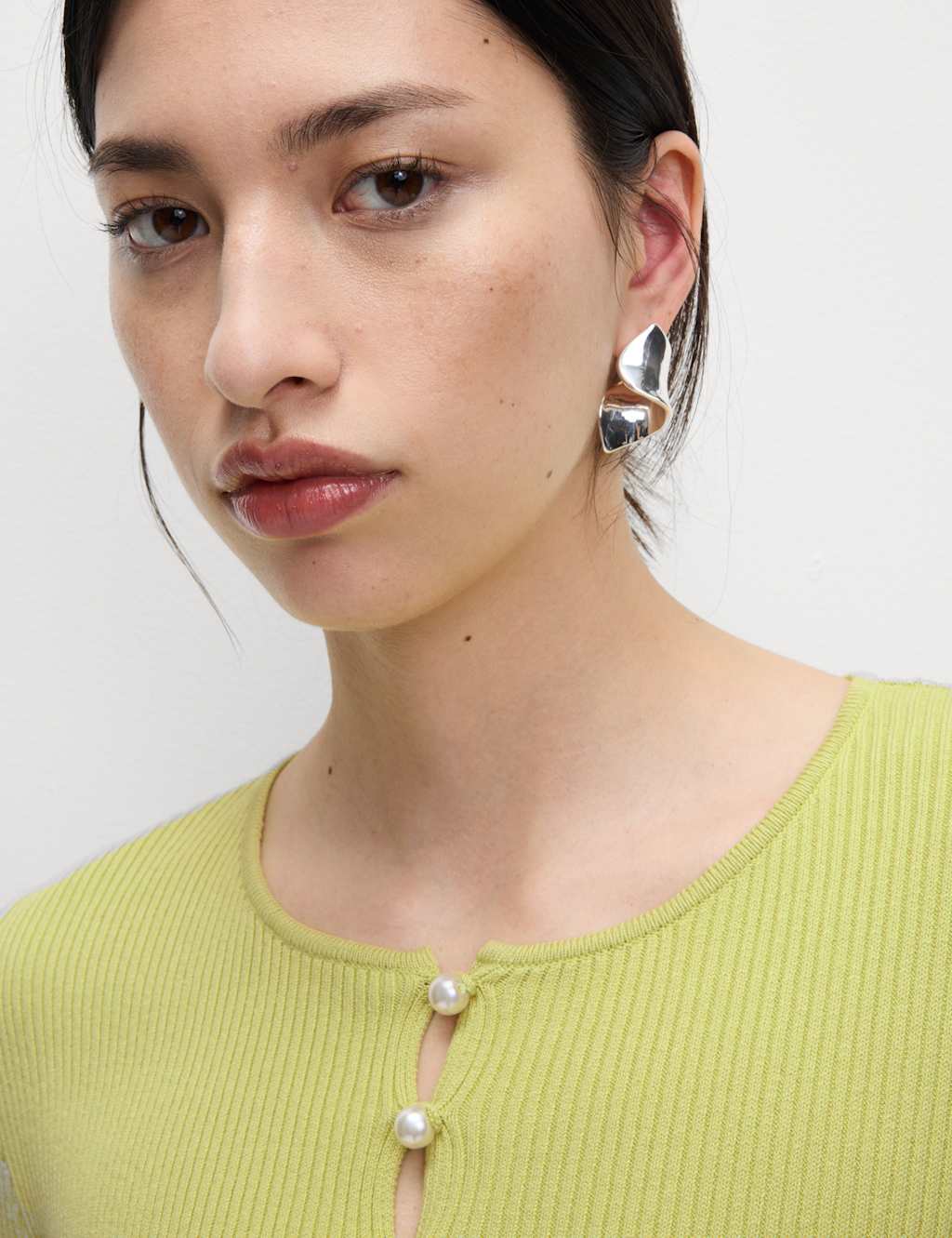 Textured Crew Neck Pearl Look Button Cropped Knitted Top 3 of 7