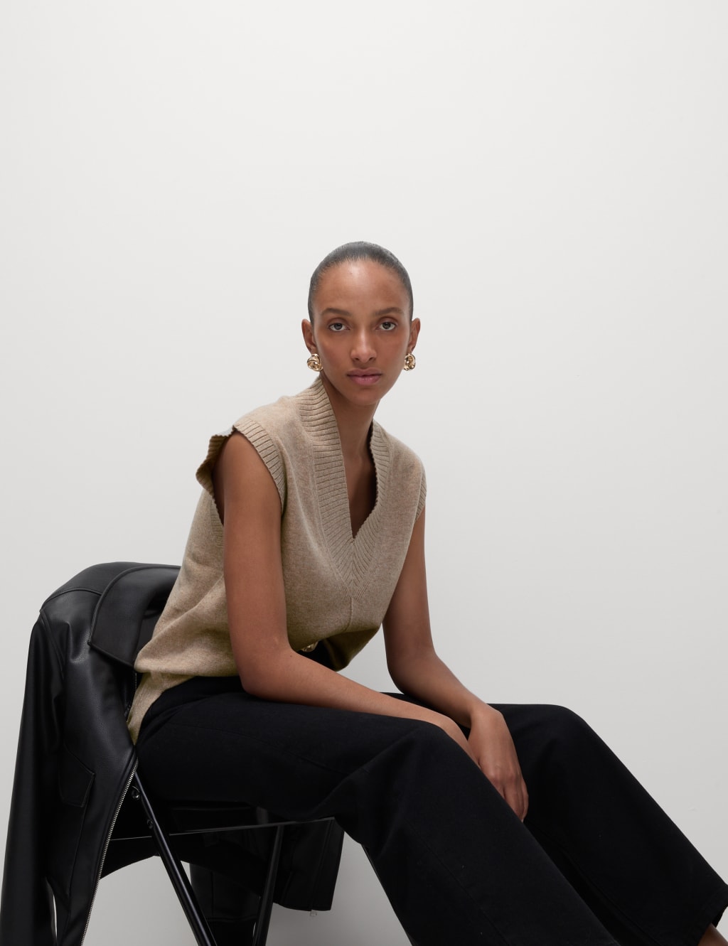 Textured V-Neck Relaxed Knitted Vest 1 of 7