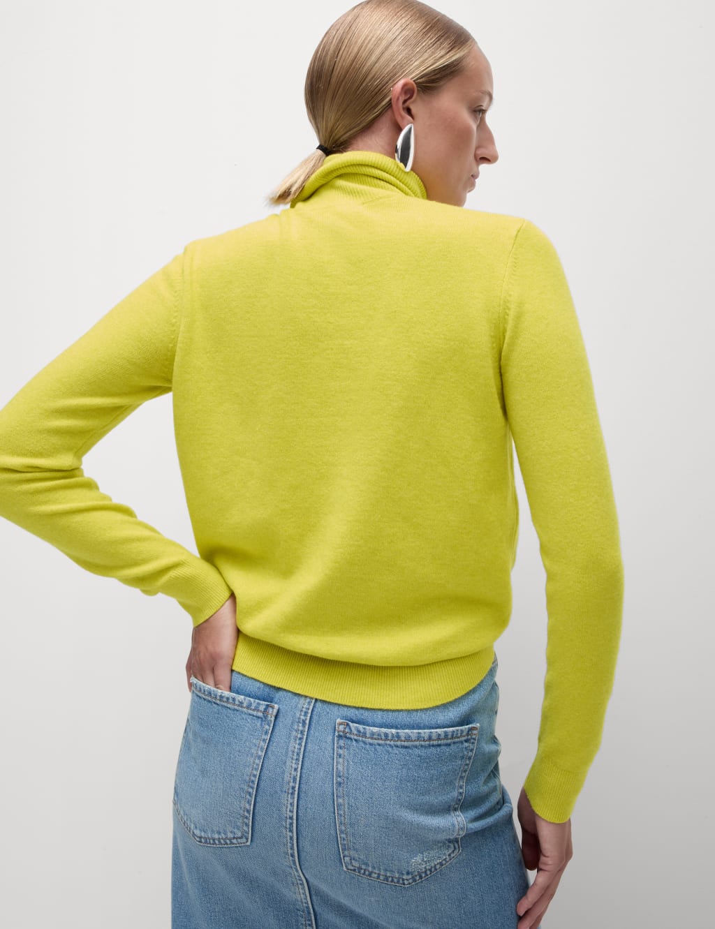 Air Yarn Roll Neck Jumper