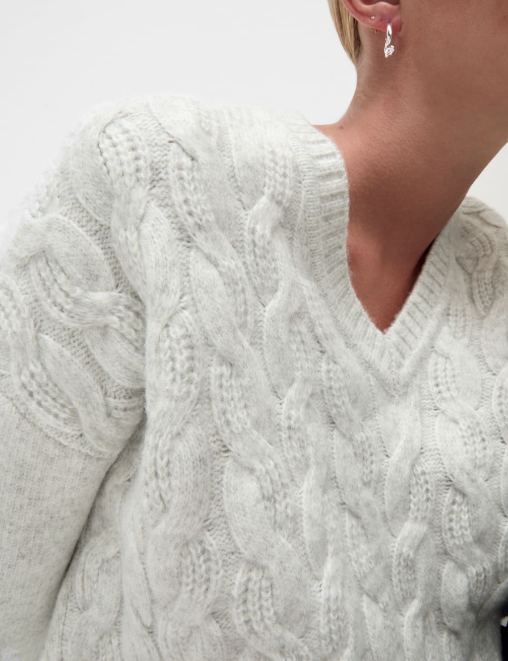 Cloud yarn Cable Knit V Neck Jumper